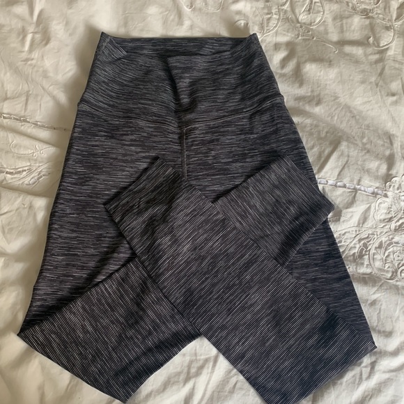 Lululemon Wunder Under High-Rise Tight 25" *Luxtreme size 4 - Picture 4 of 5